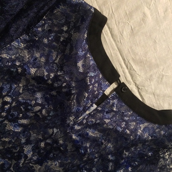 Adorable Express size small women’s top w/ layer of blue lace on top of shirt - Picture 6 of 9